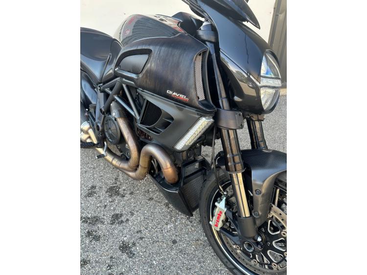DUCATI DIAVEL CARBON