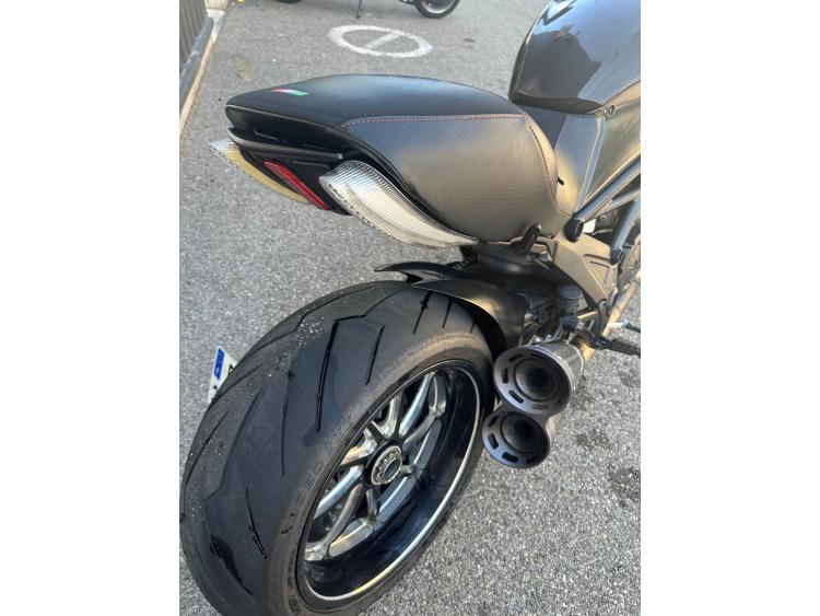 DUCATI DIAVEL CARBON
