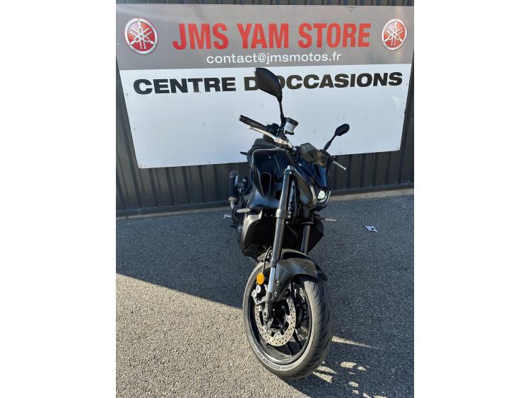 YAMAHA MT-09